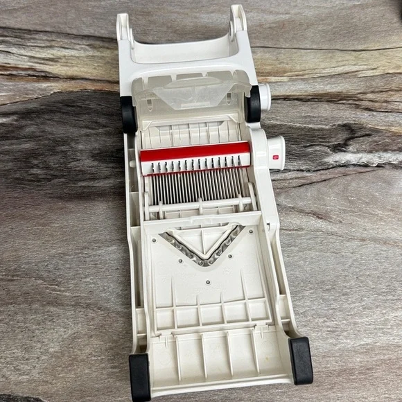 Tupperware Mandolin - Picture 4 of 4